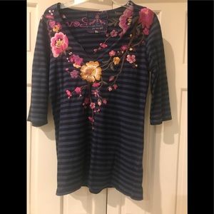 Johnny Was 3/4 sleeve v-neck tee w embroidery